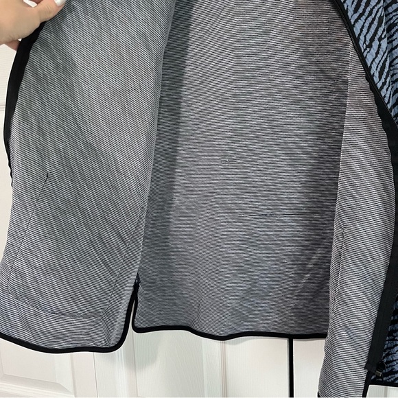 Ruby Rd size XL zip up vest blue and black animal print - Picture 7 of 9